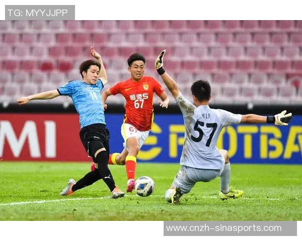 前锋足球的魅力与技巧解析：如何在比赛中发挥关键作用